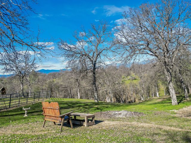 13725 Gas Point Road, Igo, CA 96047