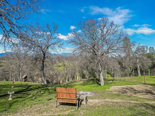 13725 Gas Point Road, Igo, CA 96047