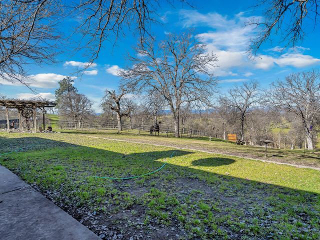 13725 Gas Point Road, Igo, CA 96047