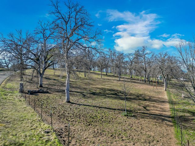 13725 Gas Point Road, Igo, CA 96047