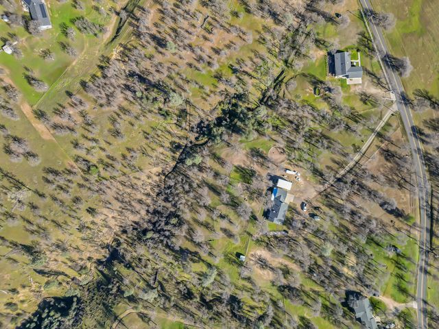 13725 Gas Point Road, Igo, CA 96047