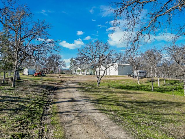 13725 Gas Point Road, Igo, CA 96047