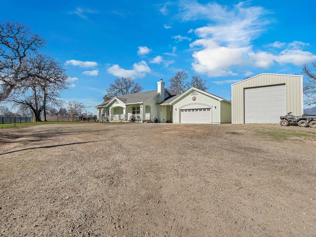 13725 Gas Point Road, Igo, CA 96047