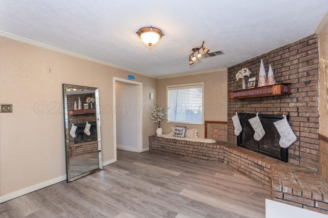 1010 Elm Avenue, Dalhart, TX 79022