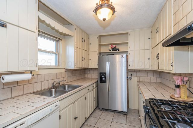 1010 Elm Avenue, Dalhart, TX 79022