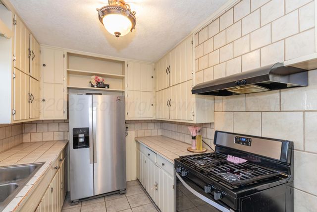 1010 Elm Avenue, Dalhart, TX 79022