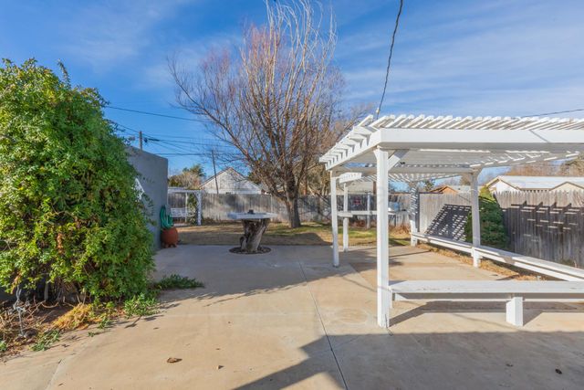 1010 Elm Avenue, Dalhart, TX 79022