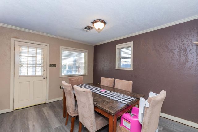 1010 Elm Avenue, Dalhart, TX 79022