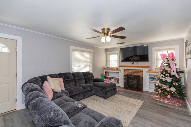 1010 Elm Avenue, Dalhart, TX 79022