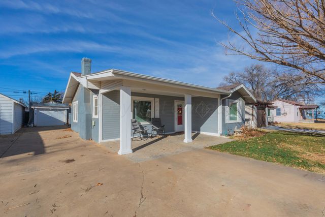 1010 Elm Avenue, Dalhart, TX 79022