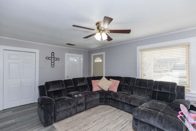 1010 Elm Avenue, Dalhart, TX 79022