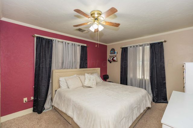 1010 Elm Avenue, Dalhart, TX 79022