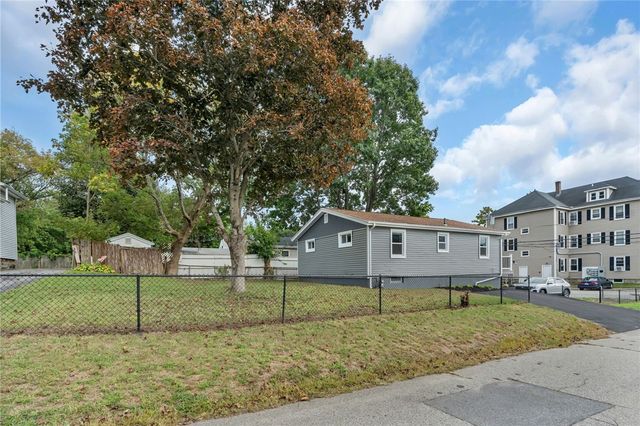 546 Robinson Street, Woonsocket, RI 02895