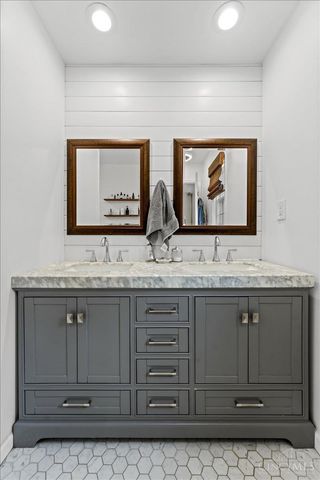 822 Stanton Avenue, Terrace Park, OH 45174