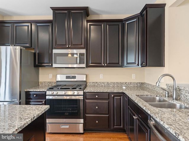 124 VILLAGE GREEN LN, Sicklerville, NJ 08081