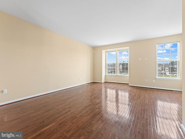 124 VILLAGE GREEN LN, Sicklerville, NJ 08081