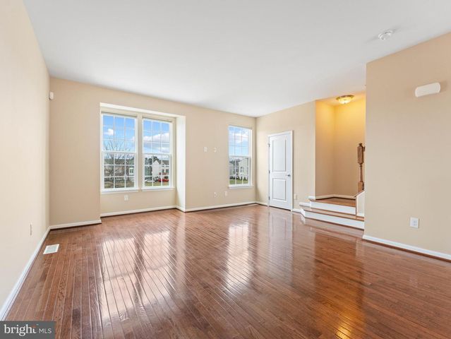 124 VILLAGE GREEN LN, Sicklerville, NJ 08081