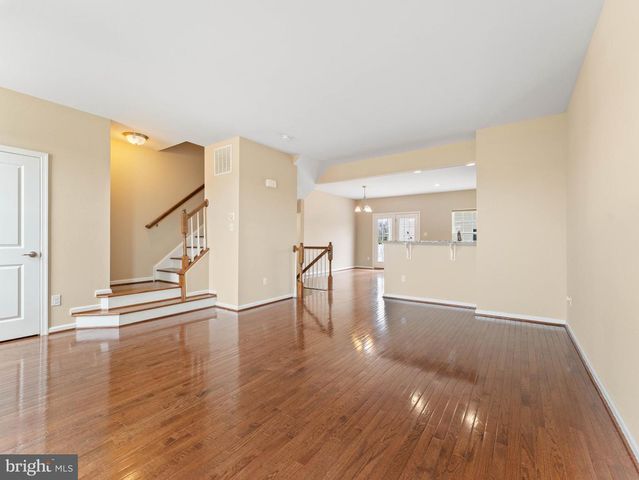 124 VILLAGE GREEN LN, Sicklerville, NJ 08081