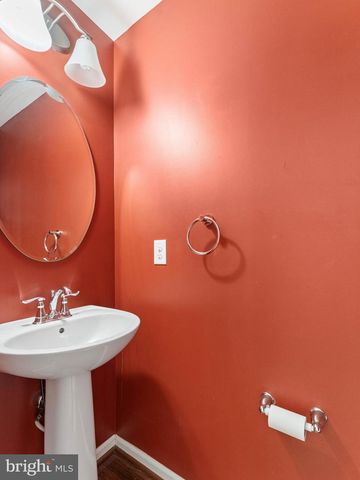 124 VILLAGE GREEN LN, Sicklerville, NJ 08081