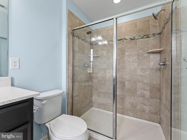 124 VILLAGE GREEN LN, Sicklerville, NJ 08081