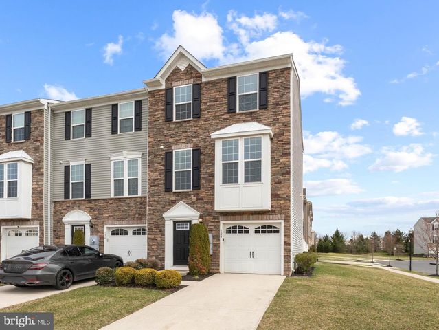 124 VILLAGE GREEN LN, Sicklerville, NJ 08081