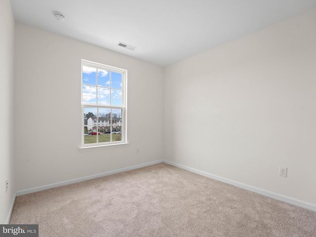 124 VILLAGE GREEN LN, Sicklerville, NJ 08081