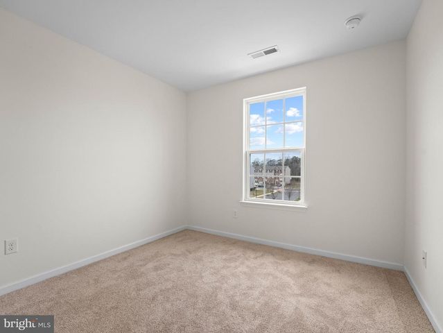 124 VILLAGE GREEN LN, Sicklerville, NJ 08081