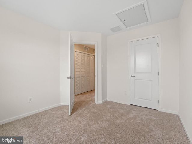 124 VILLAGE GREEN LN, Sicklerville, NJ 08081