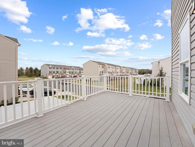 124 VILLAGE GREEN LN, Sicklerville, NJ 08081