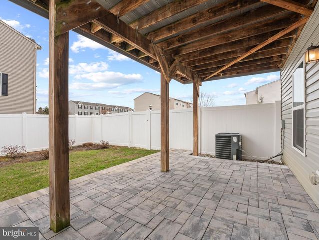 124 VILLAGE GREEN LN, Sicklerville, NJ 08081