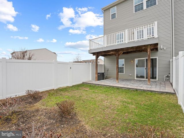 124 VILLAGE GREEN LN, Sicklerville, NJ 08081