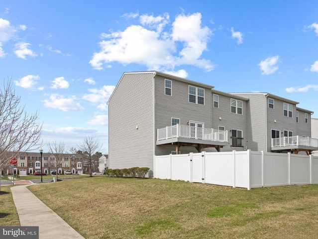 124 VILLAGE GREEN LN, Sicklerville, NJ 08081