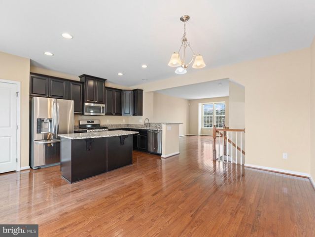 124 VILLAGE GREEN LN, Sicklerville, NJ 08081