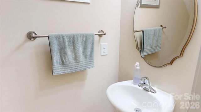 10731 Forest Drive, Matthews, NC 28105
