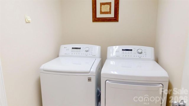 10731 Forest Drive, Matthews, NC 28105