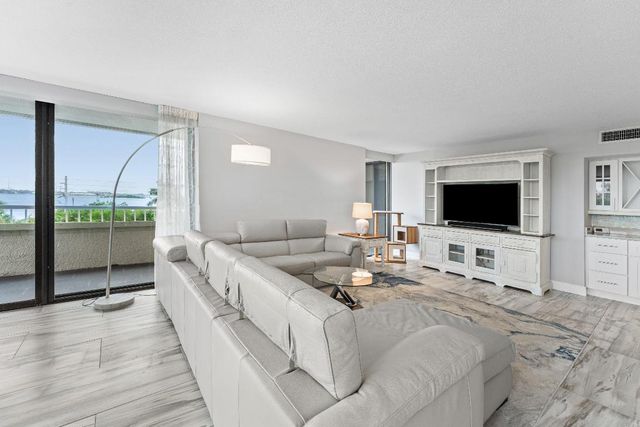 5280 N Ocean Drive 1e, Singer Island, FL 33404