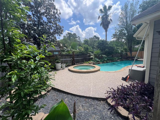 26 Merit Woods Place, The Woodlands, TX 77382