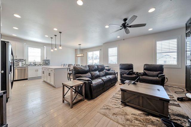 5647 KESTREL LN, Stansbury Park, UT 84074