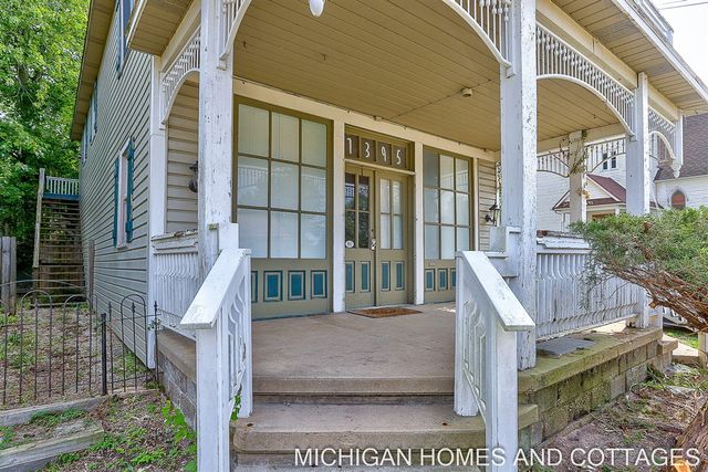 1395 Blue Star Highway, South Haven, MI 49090