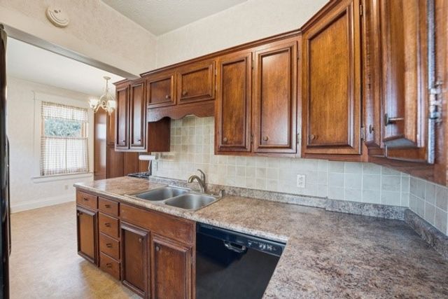 436 W Neshannock Avenue, New Wilmington Boro, PA 16142