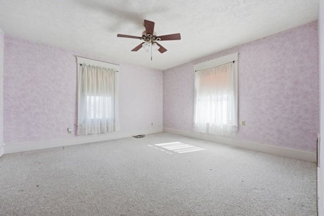 436 W Neshannock Avenue, New Wilmington Boro, PA 16142