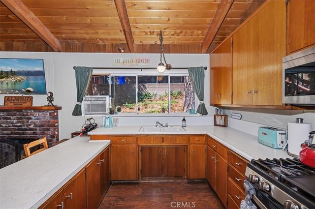 1069 Jungfrau Drive, Crestline, CA 92325