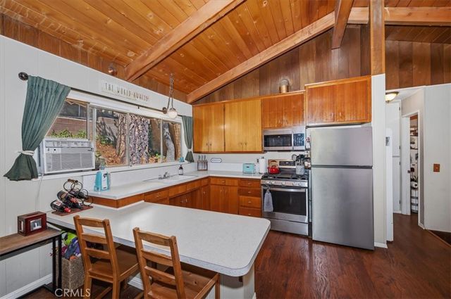 1069 Jungfrau Drive, Crestline, CA 92325