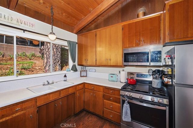 1069 Jungfrau Drive, Crestline, CA 92325