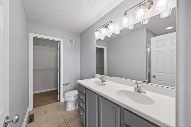 4735 Victor Path 6, Hugo, MN 55038