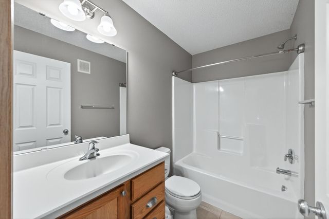 4735 Victor Path 6, Hugo, MN 55038