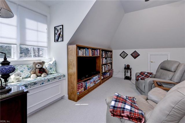 125 Sir Thomas Lunsford DR, Williamsburg, VA 23185