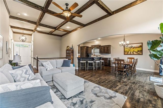 2833 NE Parkview Lane, Lee's Summit, MO 64086