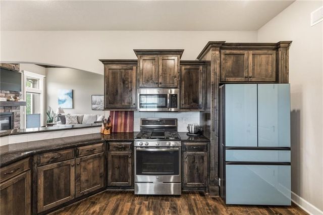 2833 NE Parkview Lane, Lee's Summit, MO 64086