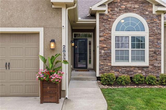 2833 NE Parkview Lane, Lee's Summit, MO 64086